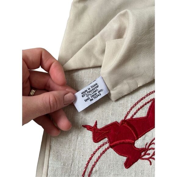 Aspen 14x72 Christmas Table Runner Red Reindeer Santa Sleigh Linen Blend - Picture 4 of 11